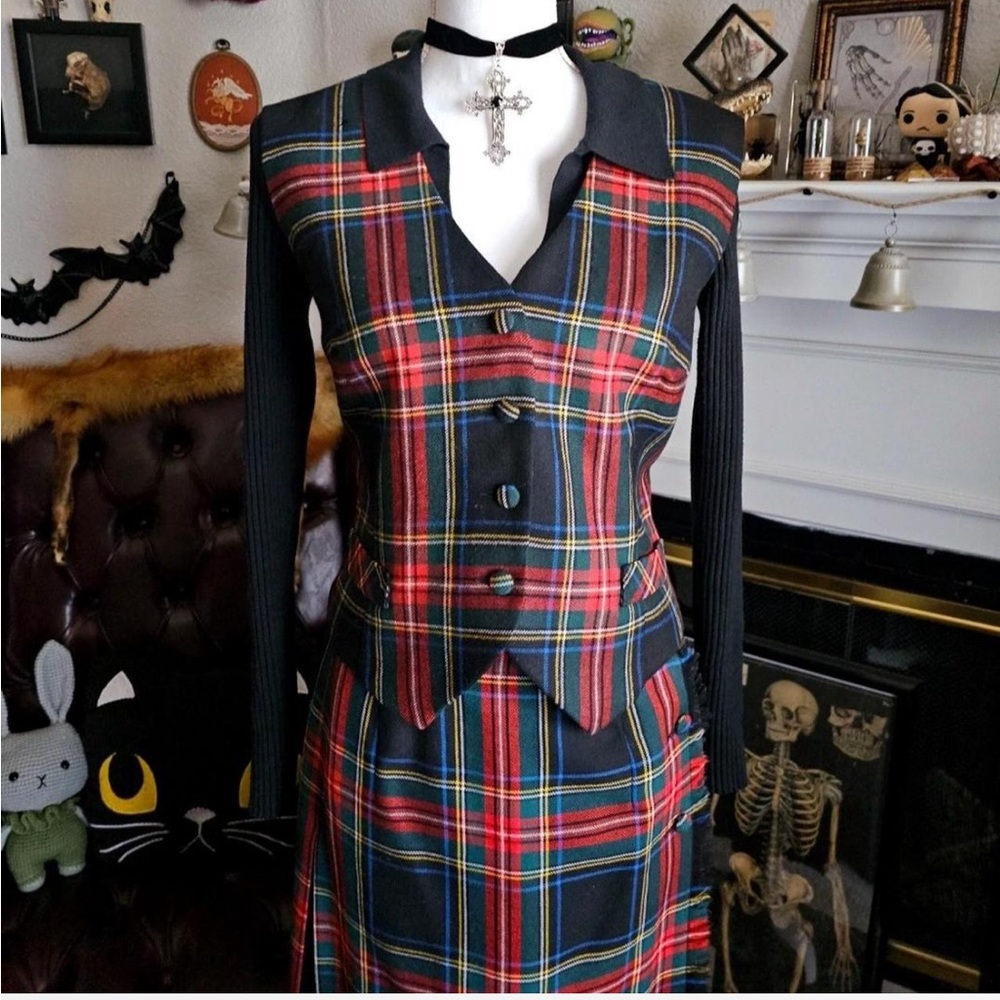 SOLD 🥀Killer vintage 90s plaid skirt set🥀